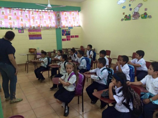 Más de 400 niños reciben clases de inglés en Armenta