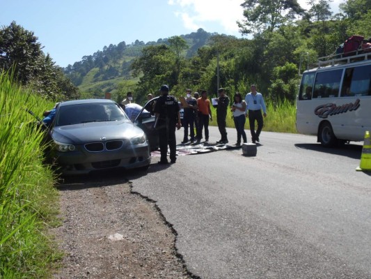 En lujoso vehículo hallan el cuerpo de un hombre en Copán