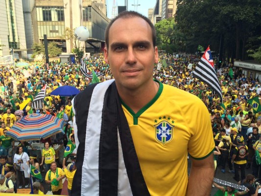 Hijo de Bolsonaro es el diputado más votado de historia de Brasil