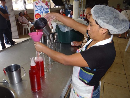 Con vino dulce microempresarias de Ocotepeque quieren conquistar el mercado