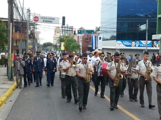 Fervor en desfile de fuerzas vivas en San Pedro Sula