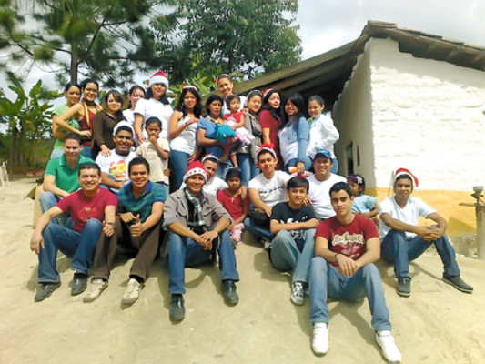 Jóvenes se unen para servir a los necesitados