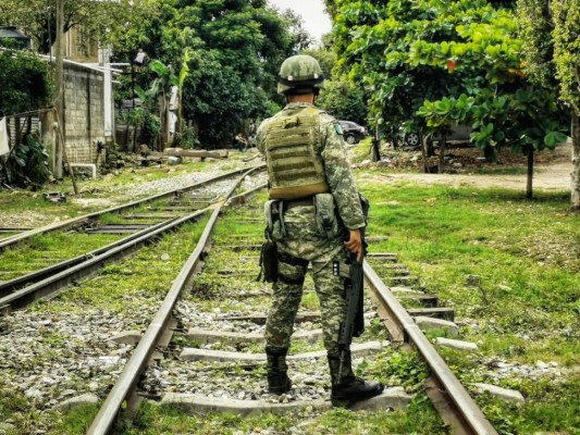 Impiden la salida de 63 menores no acompañados en caravana