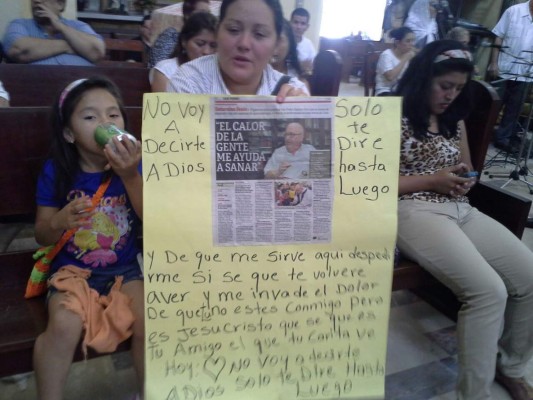 Sampedranos muestran su cariño al padre Saturnino