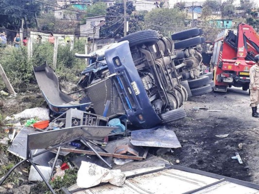 Volcamiento de rastra deja tres personas heridas en Tegucigalpa