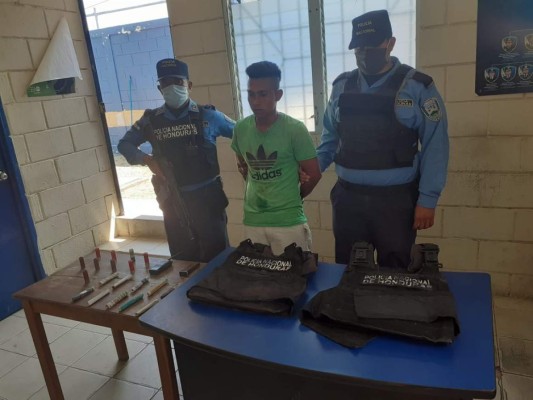 Lo detienen con indumentaria policial en San Pedro Sula