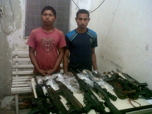 Poderoso arsenal decomisan a dos campesinos en Iriona, Colón