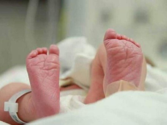 Salvan a un bebé nacido tras asesinato de su madre en Toronto  