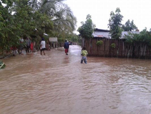 Evacúan a 266 personas en Tela por lluvias