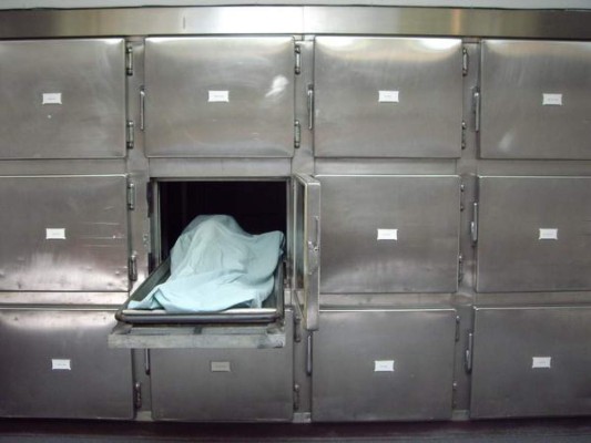 Lo declaran muerto tras borrachera y despierta en la morgue