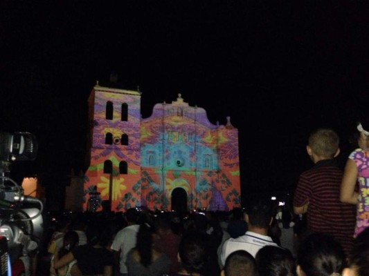 Orgullo hondureño: Así fue el video mapping en Comayagua