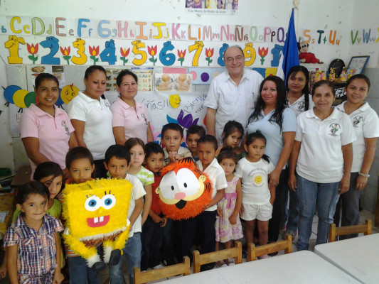 Se ordenó de sacerdote haciendo pasteles