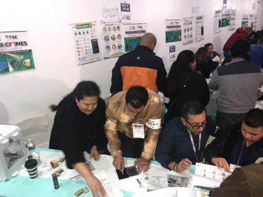 Cierran urnas en centro de votación en Nueva York