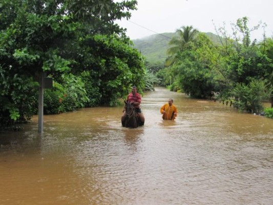 Casi un millar de evacuados por lluvias en Costa Rica