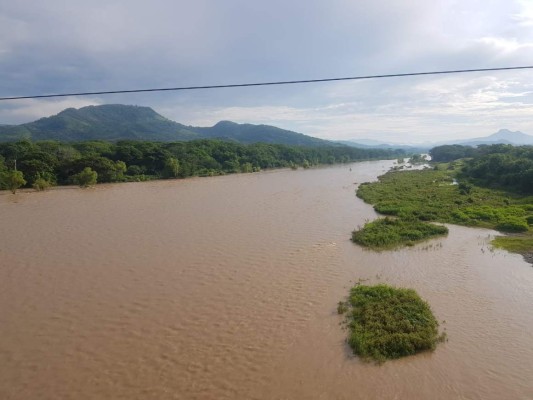 Honduras eleva a amarilla alerta en tres departamentos por intensas lluvias