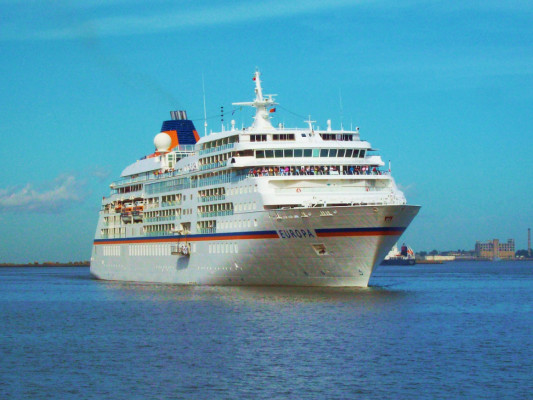 Llega el crucero más lujoso del mundo a Puerto Cortés
