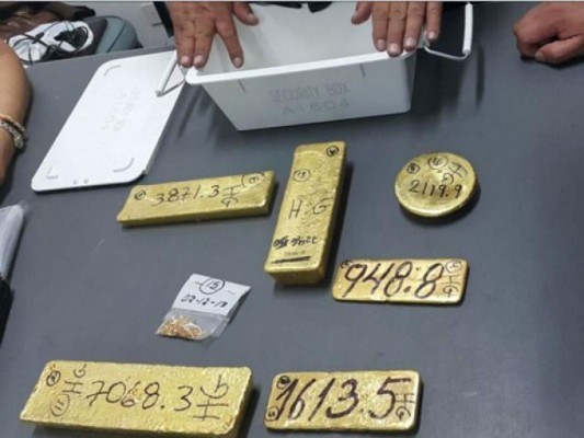 Roban millonario botín en oro y dólares en asalto en aeropuerto