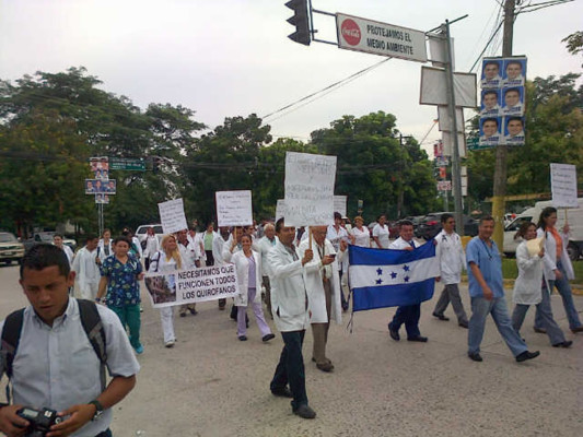 Honduras: Personal de salud se suman a la huelga de los médicos