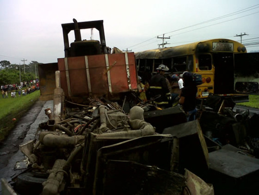 Honduras: Integrantes de Sambat mueren en choque