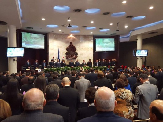 Congreso instala la tercera legislatura y se prepara para elegir nueva Corte Suprema