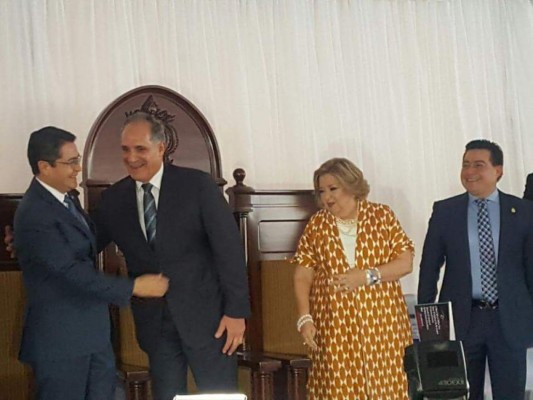 'Tito' Asfura: 'Hoy asumo este gran reto para trabajar, construir y servir'