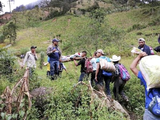 Hasta 12 horas caminan para huir de los deslizamientos en Celaque