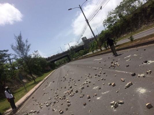 Suspenden clases en escuelas y universidades por paro de transporte