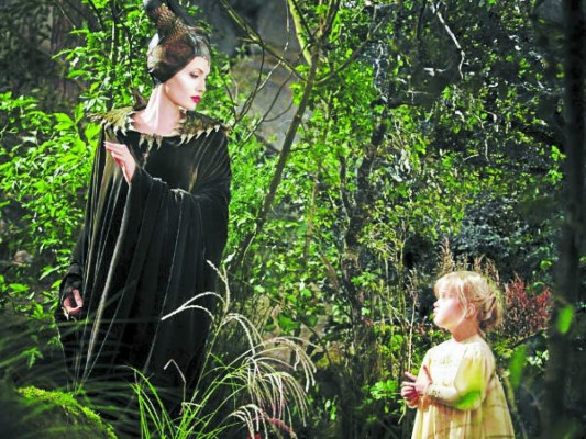 Angelina Jolie se convierte en mala en 'Maléfica”