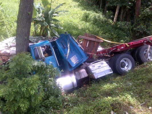 Un herido deja accidente de rastra en Santa Cruz de Yojoa