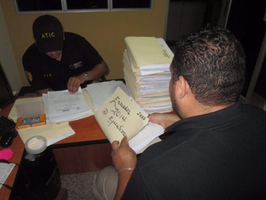 Decomisan documentos en el IHSS por denuncia de compras sobrevaloradas de carros