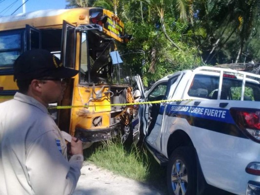 Cuatro heridos deja choque entre bus y pick up en Tegucigalpa