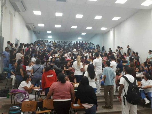Estudiantes liberan por la fuerza una segunda facultad en la Unah