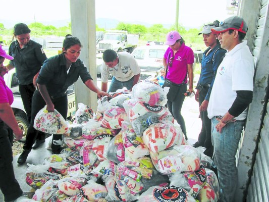 Entregan provisiones a familias de mineros de El Corpus