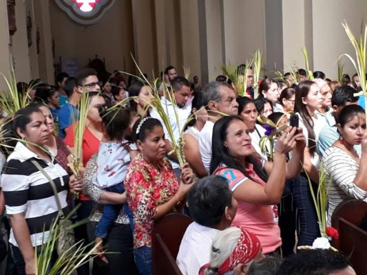 Feligresía católica sampedrana celebra con fervor el Domingo de Ramos