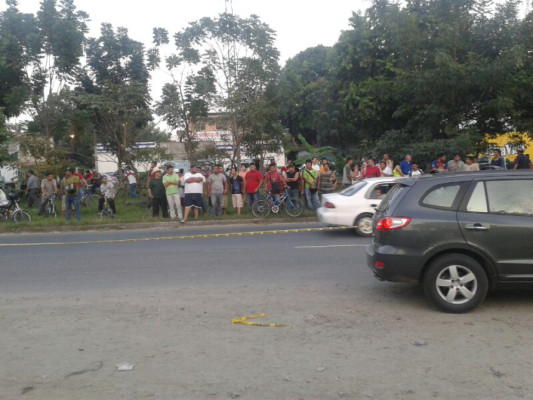 Ultiman a tres hombres en una camioneta en San Pedro Sula