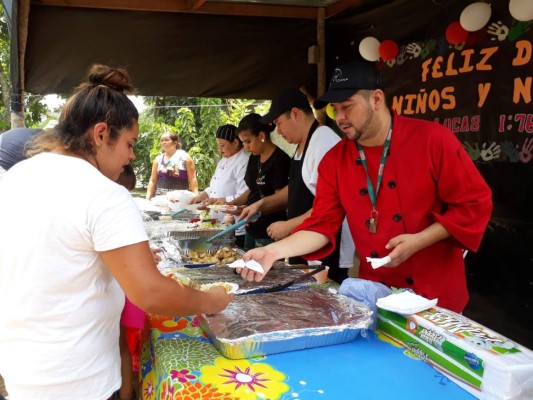 Chef lleva su sazón a los más necesitados