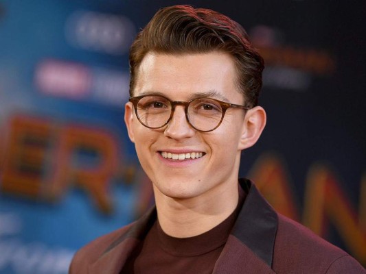 Tom Holland ayuda a niño a 'convertirse” en 'Spider-Man”