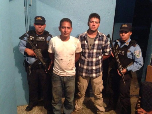 Detienen a dos sujetos con 13 sacos de supuesta droga en Yoro