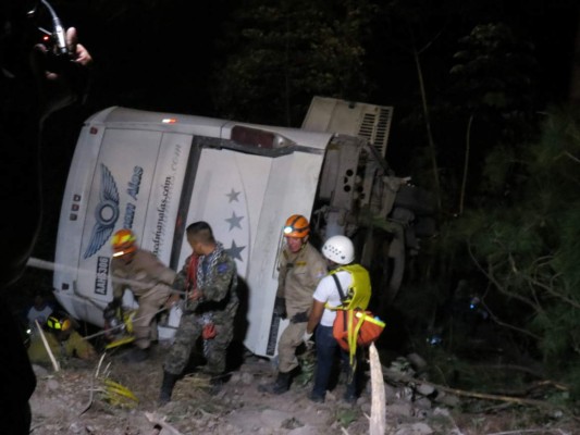 Dos muertos en accidente de bus en la Cuesta de la Virgen