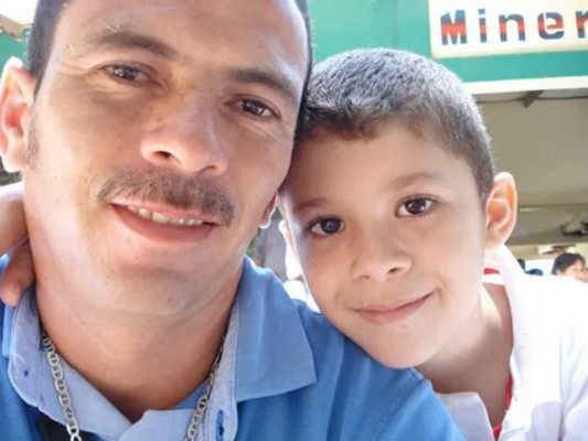 Indignación y dolor en velorio de padre e hijo asesinados en Lempira