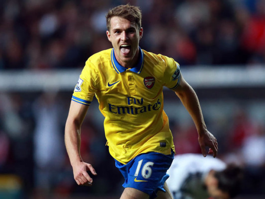 Arsenal se impone al Swansea y se coloca líder en solitario