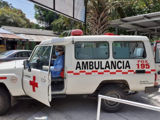 A falta de chófer en la Cruz Roja, alcalde de Trinidad traslada a paciente con COVID-19