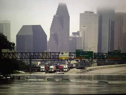 Inundaciones dejan al menos cinco muertos en Texas
