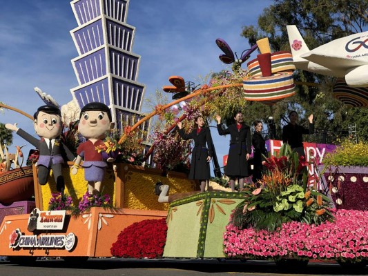Latinos protagonizan el Desfile de las Rosas en Pasadena
