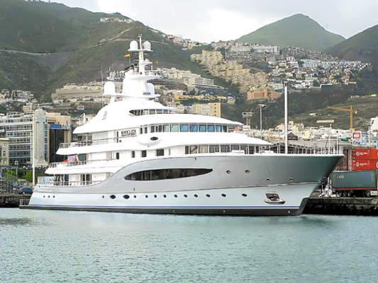 Luis Miguel pasea por el Caribe de Honduras