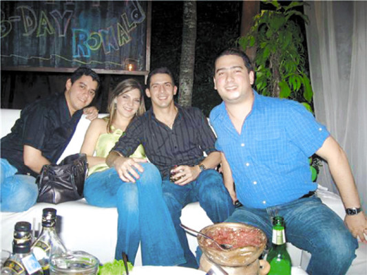 Fiesta en Casa Luna