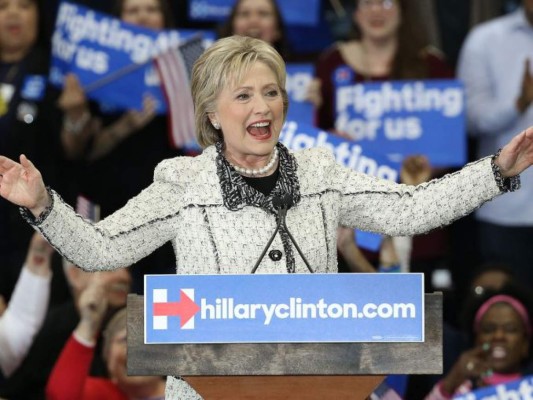 Se estrecha ventaja de Hillary Clinton sobre Donald Trump