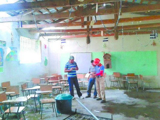 Vientos huracanados afectan más de 30 viviendas en Santa Bárbara