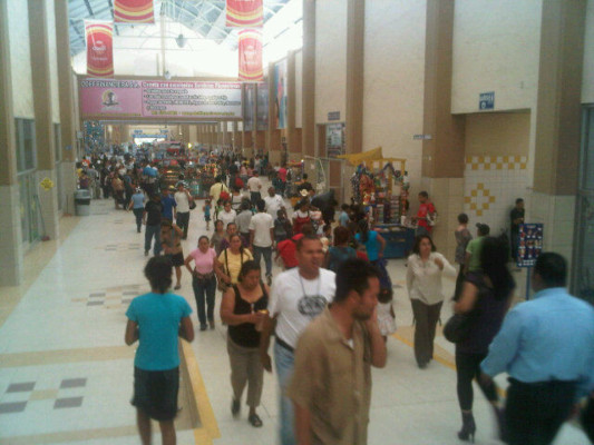 En tren viajeros llegan a terminal sampedrana