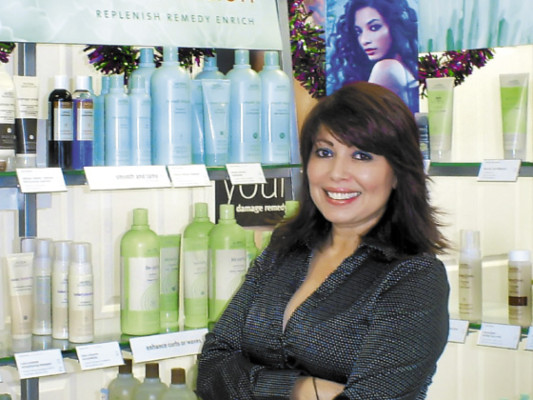 Catrachas han puesto al mal tiempo buena cara